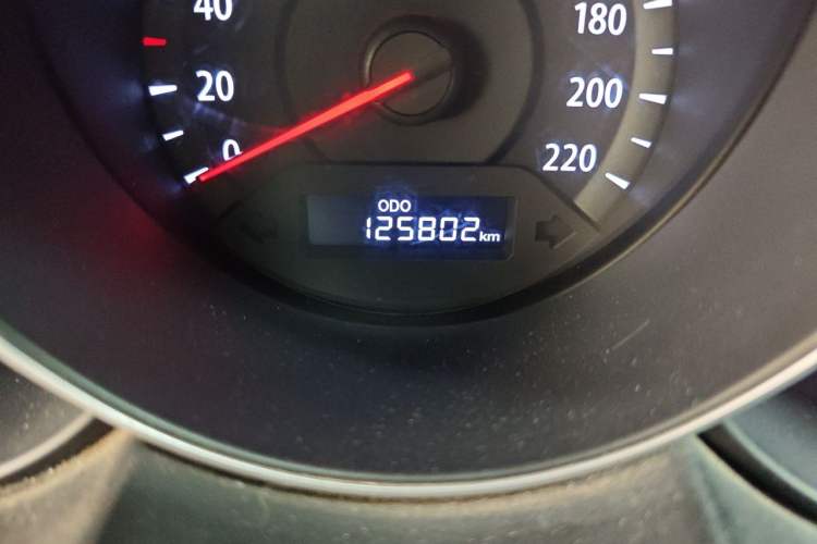Used Kia Forte 2014 1.6L MT GL Odometer Close Up