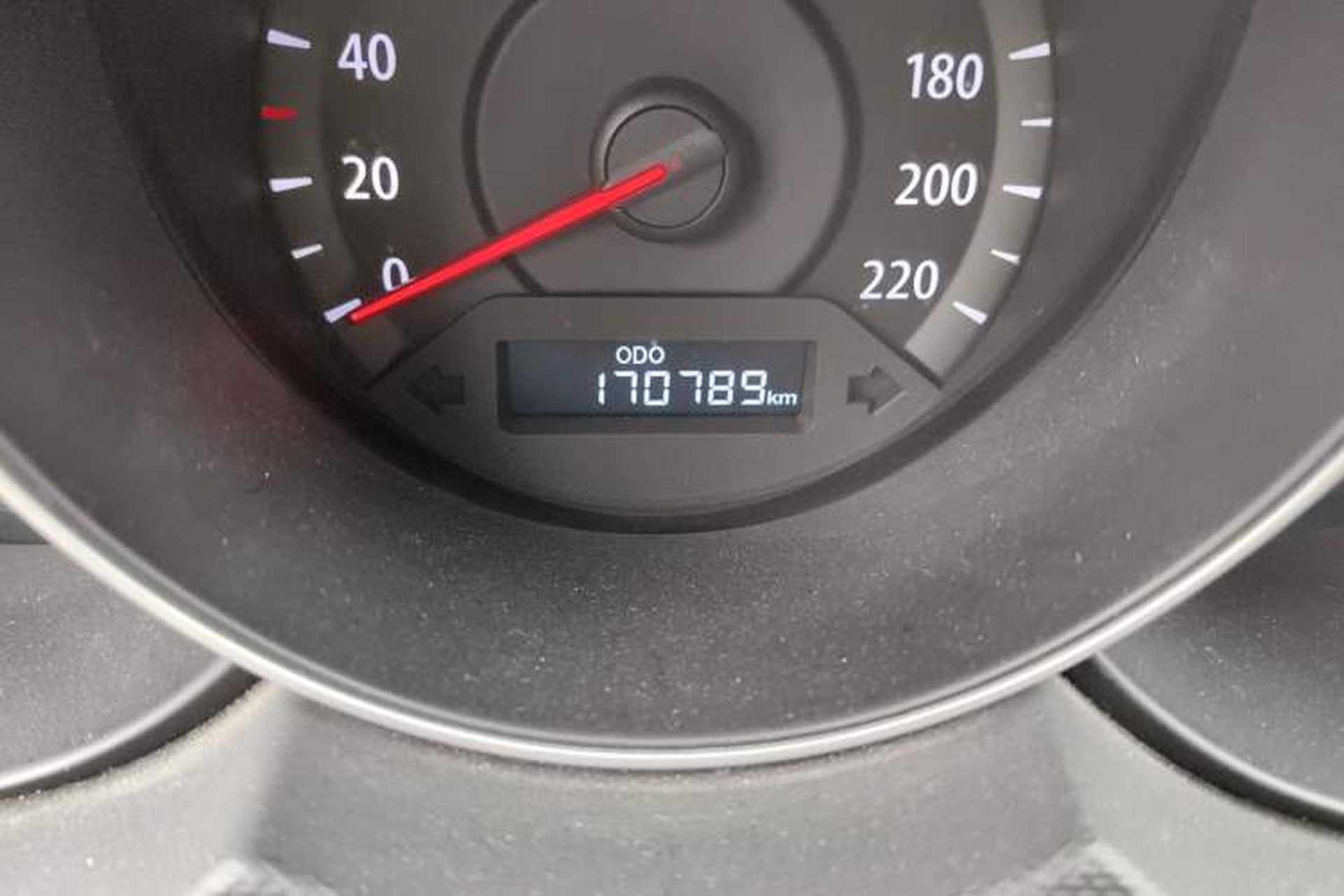 Used Kia Forte 2014 1.6L MT GL Odometer Close Up