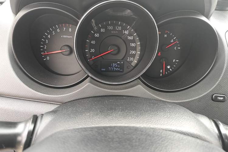 Used Kia Forte 2014 1.6L MT GLS Odometer Close Up