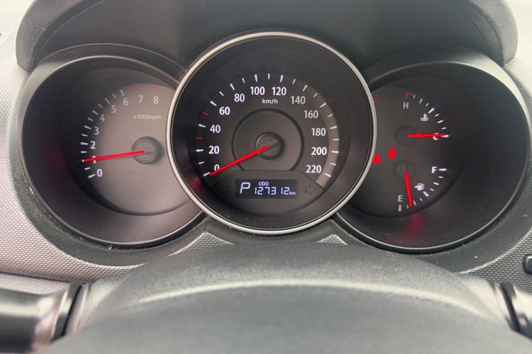 Used Kia Forte 2014 1.6L AT GL Odometer Close Up