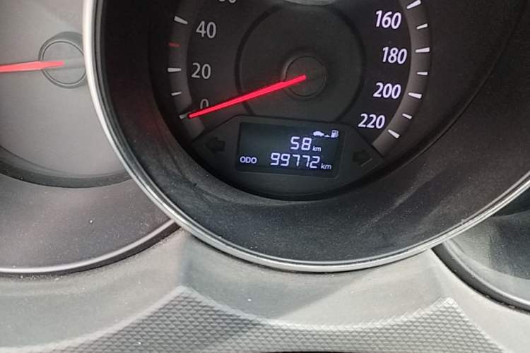 Used Kia Forte 2014 1.6L MT GLS Odometer Close Up