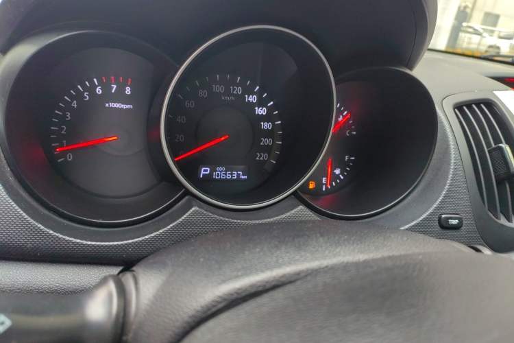Used Kia Forte 2014 1.6L AT GL Odometer Close Up