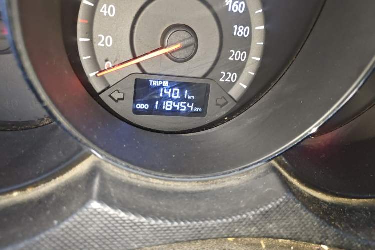 Used Kia Forte 2014 1.6L MT GLS Odometer Close Up