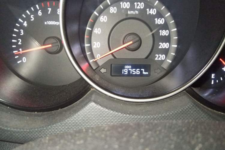 Used Kia Forte 2014 1.6L MT GL Odometer Close Up