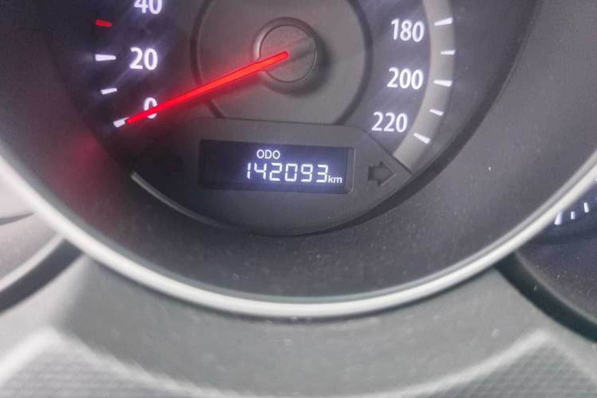 Used Kia Forte 2014 1.6L MT GL Odometer Close Up