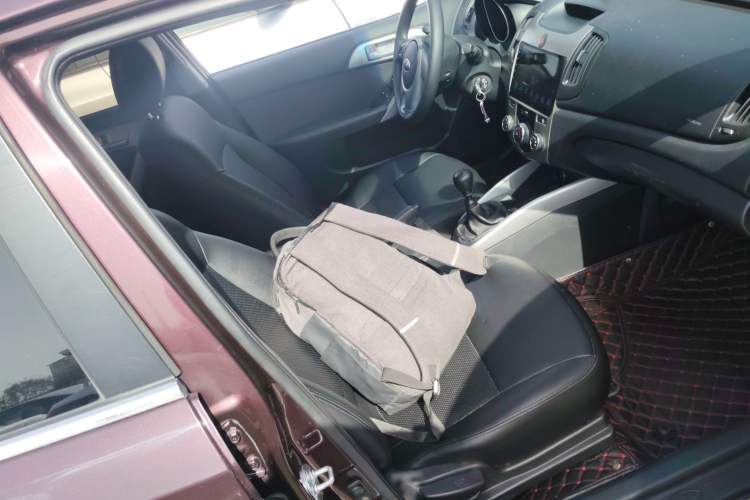 Used Kia Forte 2014 1.6L MT GL Right Front Seat