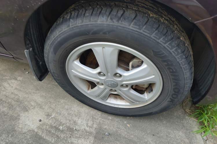 Used Kia Forte 2014 1.6L MT GL Right Front Wheel Hub