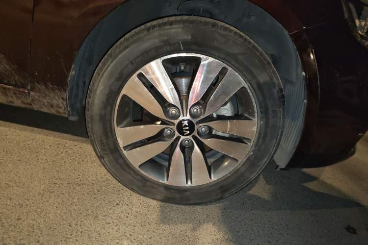 Used Kia Forte 2014 1.6L AT Premium Model Right Front Wheel Hub