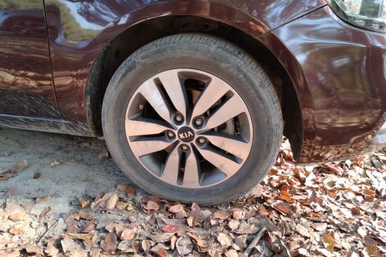 Used Kia Forte 2014 1.6L MT GLS Right Front Wheel Hub