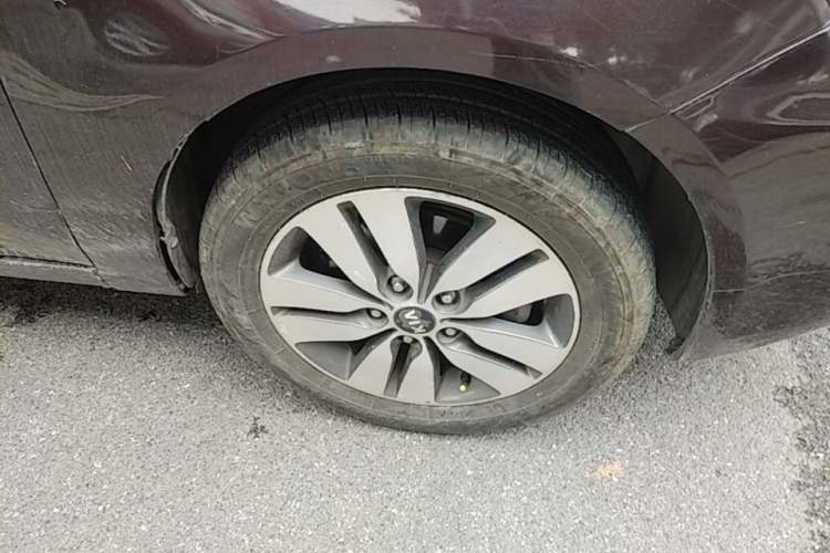 Used Kia Forte 2014 1.6L MT GLS Right Front Wheel Hub