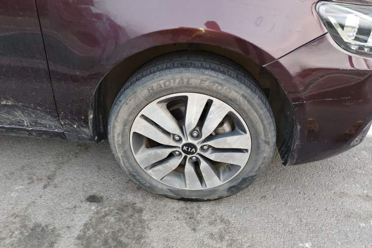 Used Kia Forte 2014 1.6L MT GLS Right Front Wheel Hub