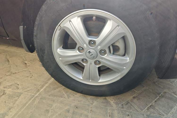 Used Kia Forte 2014 1.6L MT GL Right Front Wheel Hub