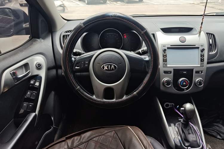Used Kia Forte 2014 1.6L AT GLS Steering Wheel