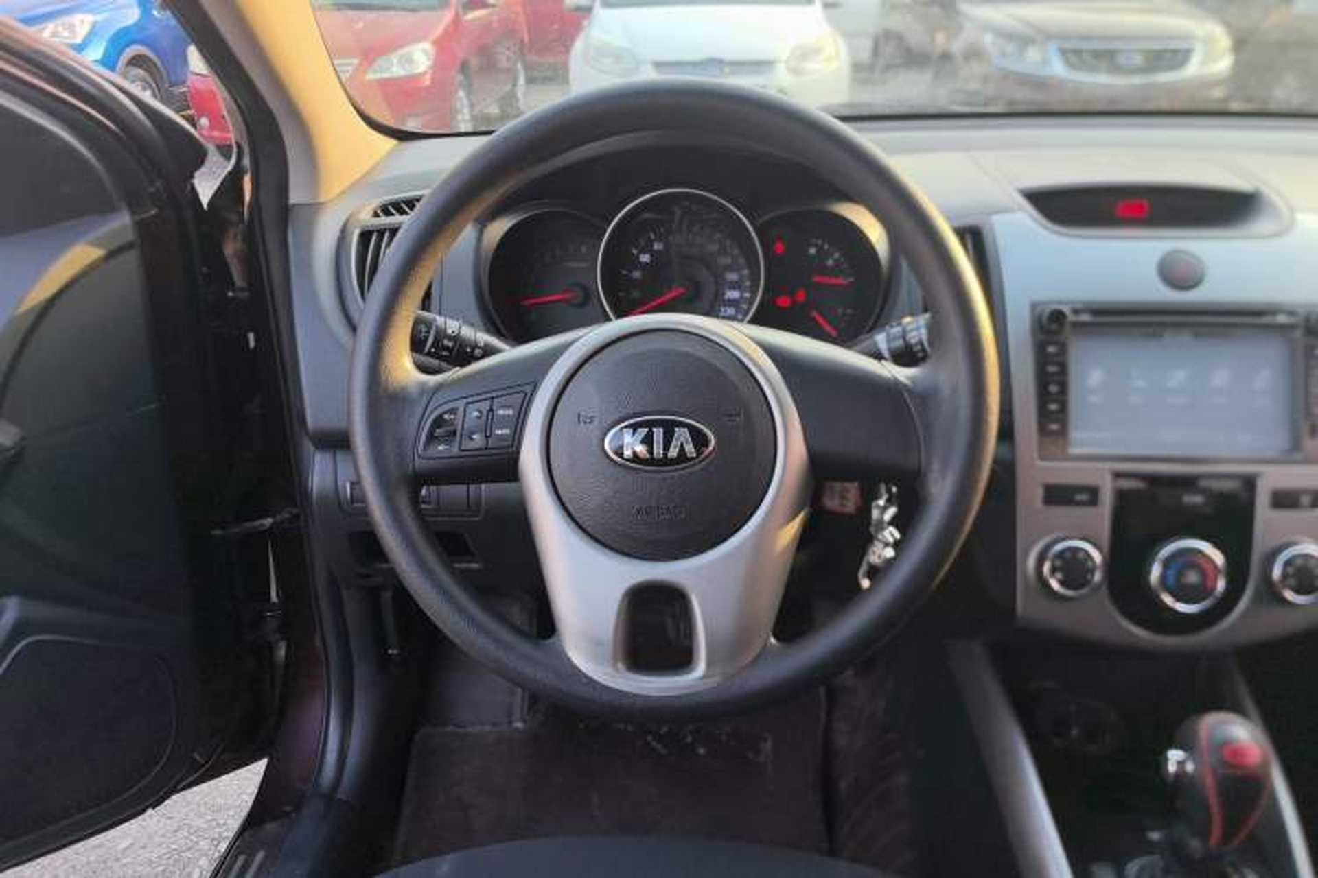 Used Kia Forte 2014 1.6L AT GL Steering Wheel