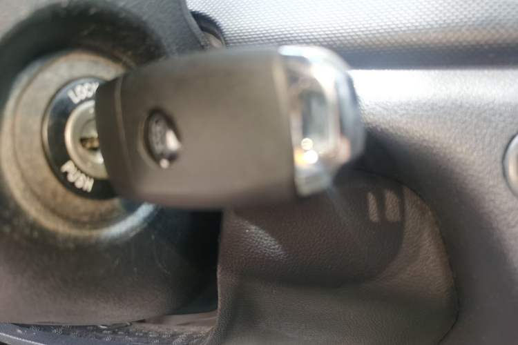 Used Kia Forte 2014 1.6L MT GL Vehicle Key