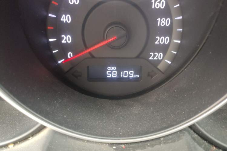Used Kia Forte 2014 1.6L MT GL Odometer Close Up