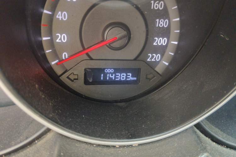 Used Kia Forte 2014 1.6L MT GL Odometer Close Up