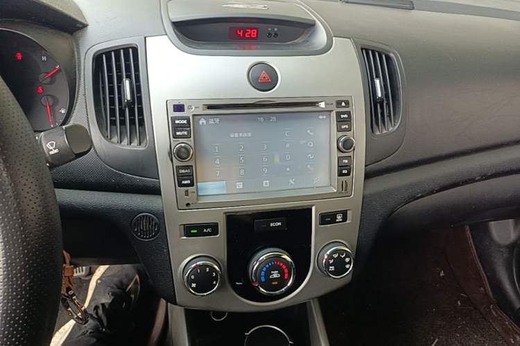 Used Kia Forte 2014 1.6L AT GL Audio And AC Panel