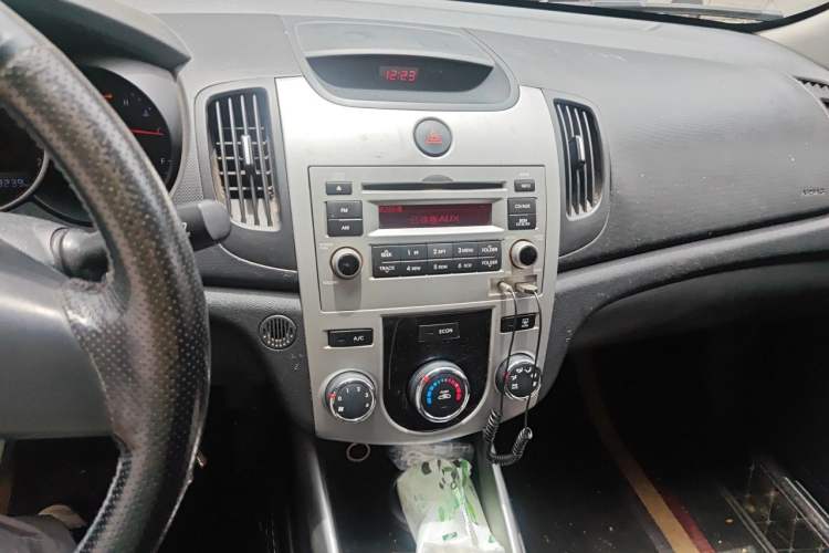 Used Kia Forte 2014 1.6L MT GL Audio And AC Panel