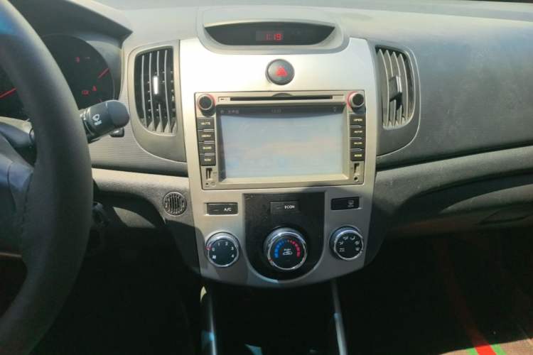 Used Kia Forte 2014 1.6L MT GL Audio And AC Panel