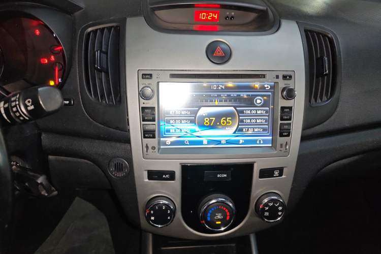 Used Kia Forte 2014 1.6L AT GLS Audio And AC Panel