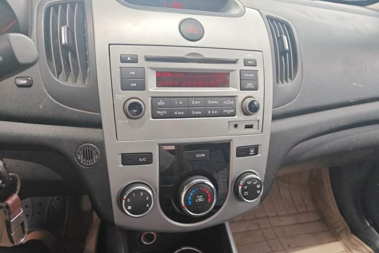 Used Kia Forte 2014 1.6L MT GL Audio And AC Panel