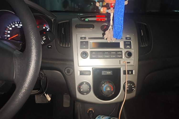 Used Kia Forte 2014 1.6L AT GL Audio And AC Panel