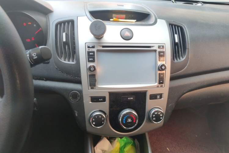 Used Kia Forte 2014 1.6L MT GL Audio And AC Panel