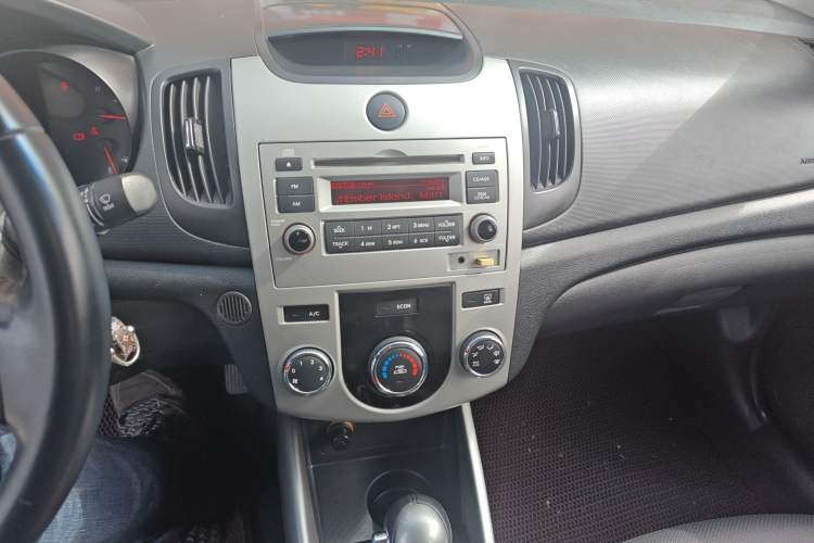 Used Kia Forte 2014 1.6L AT GLS Audio And AC Panel