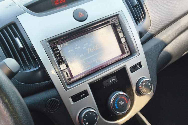Used Kia Forte 2014 1.6L MT GL Audio And AC Panel