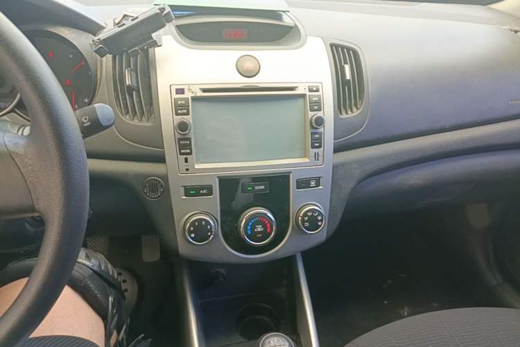 Used Kia Forte 2014 1.6L MT GL Audio And AC Panel