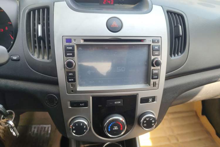 Used Kia Forte 2014 1.6L MT GL Audio And AC Panel