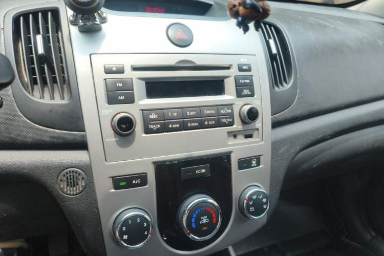 Used Kia Forte 2014 1.6L AT GLS Audio And AC Panel