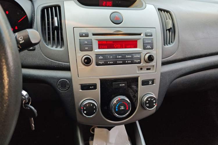 Used Kia Forte 2014 1.6L MT GL Audio And AC Panel