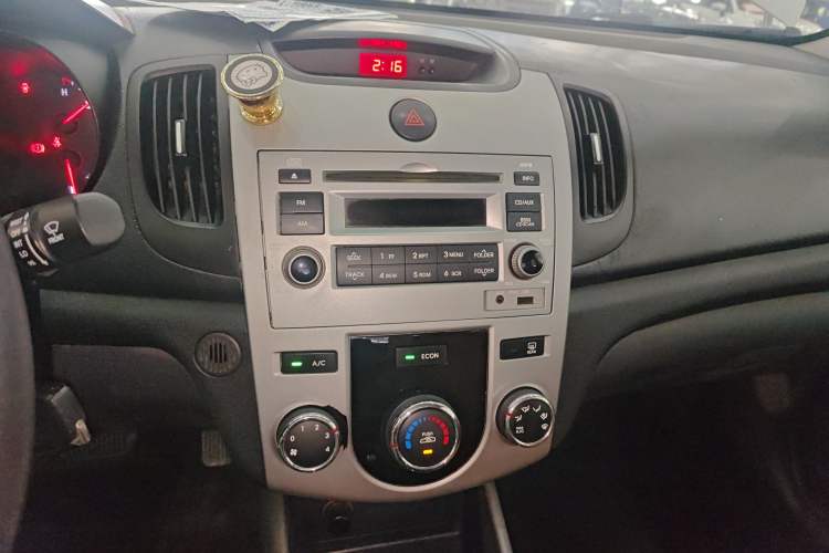 Used Kia Forte 2014 1.6L AT GL Audio And AC Panel