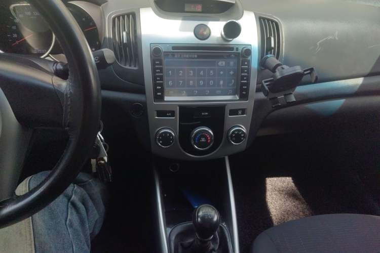Used Kia Forte 2014 1.6L MT GL Audio And AC Panel