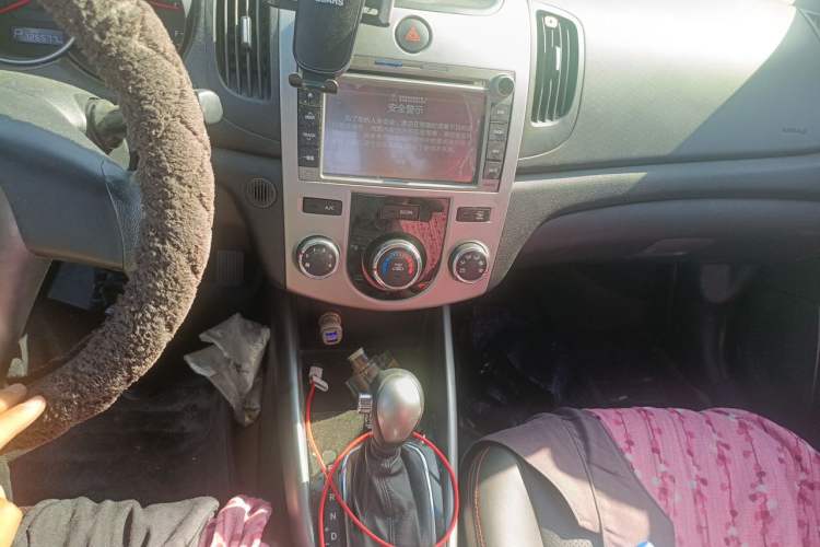 Used Kia Forte 2014 1.6L AT GL Audio And AC Panel
