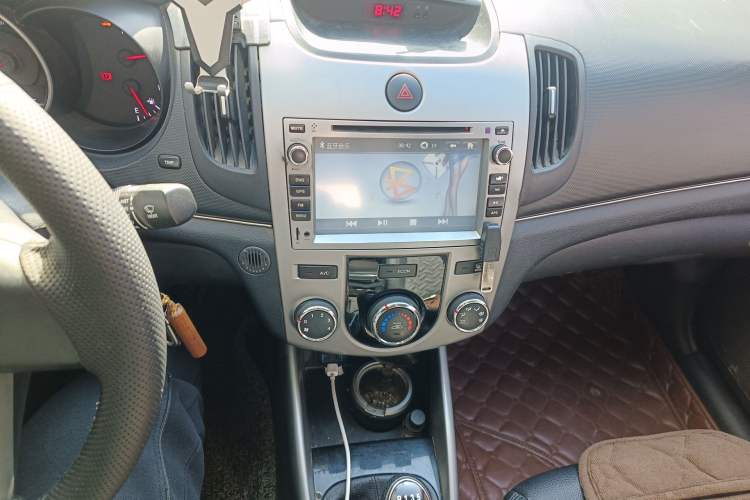 Used Kia Forte 2014 1.6L MT GL Audio And AC Panel