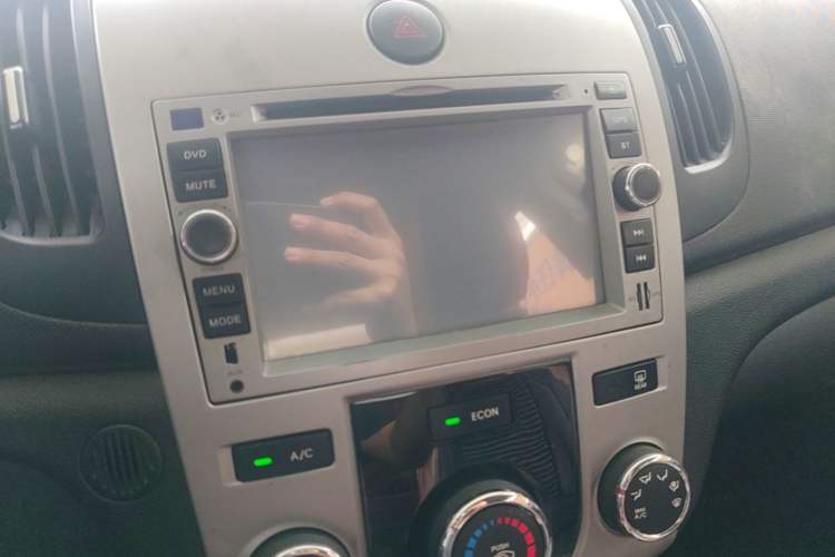 Used Kia Forte 2014 1.6L MT GL Audio And AC Panel