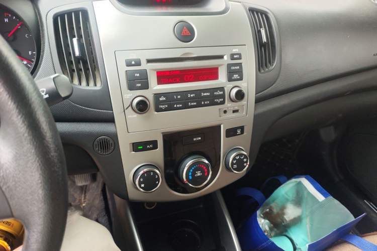 Used Kia Forte 2014 1.6L MT GL Audio And AC Panel