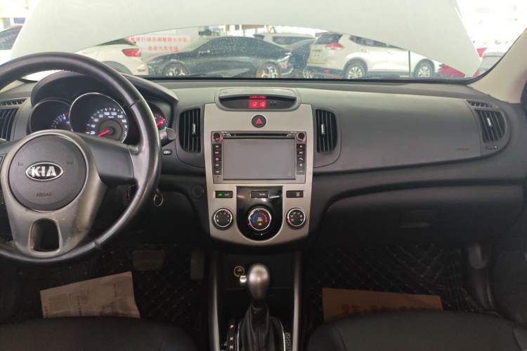 Used Kia Forte 2014 1.6L AT GLS Audio And AC Panel