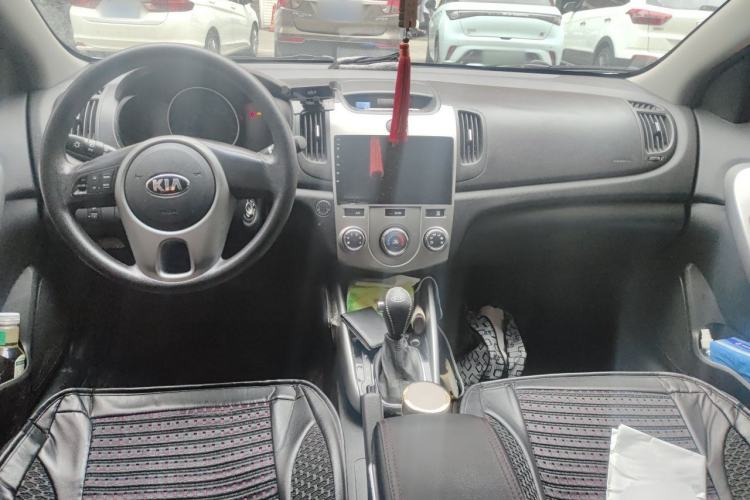 Used Kia Forte 2014 1.6L AT GL Center Console