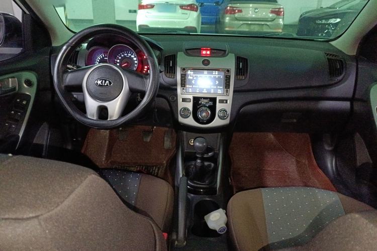 Used Kia Forte 2014 1.6L MT GL Center Console