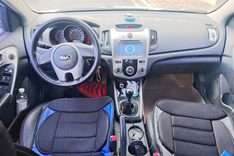Used Kia Forte 2014 1.6L MT GL Center Console