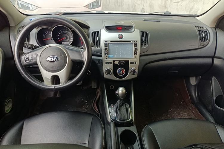 Used Kia Forte 2014 1.6L AT GL Center Console