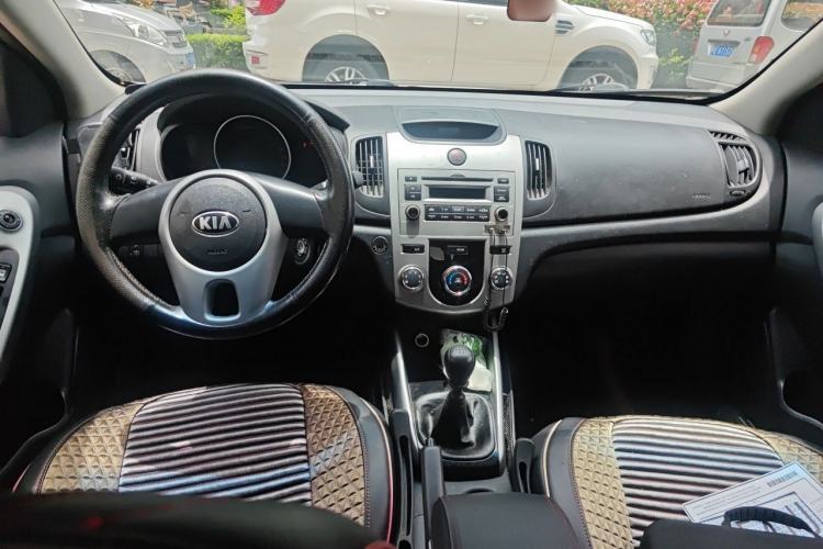 Used Kia Forte 2014 1.6L MT GL Center Console