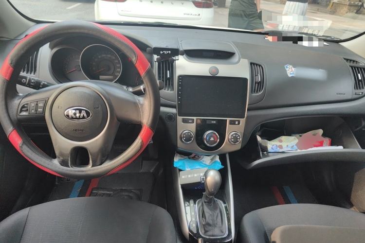Used Kia Forte 2014 1.6L AT GL Center Console