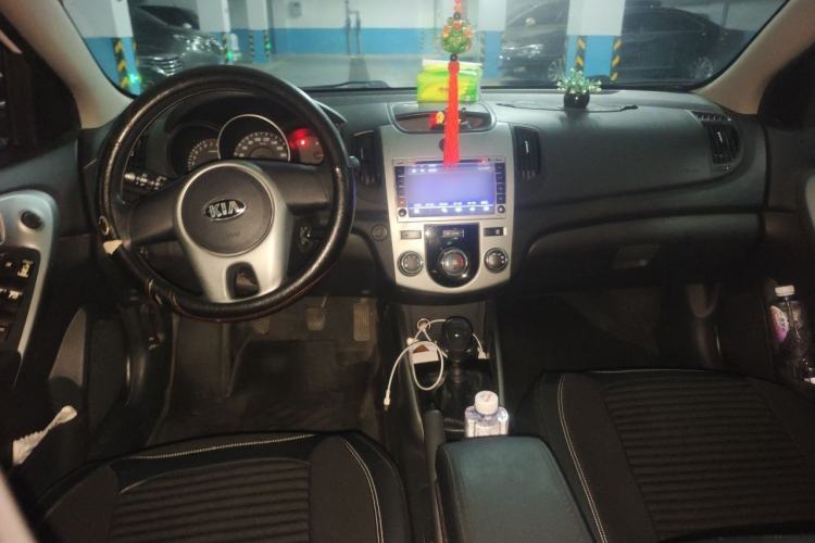 Used Kia Forte 2014 1.6L MT GL Center Console