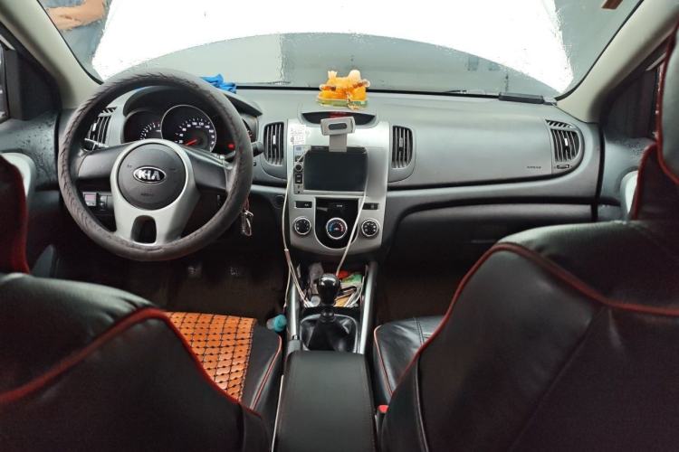 Used Kia Forte 2014 1.6L MT GL Center Console