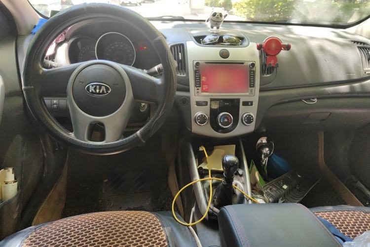 Used Kia Forte 2014 1.6L MT GL Center Console